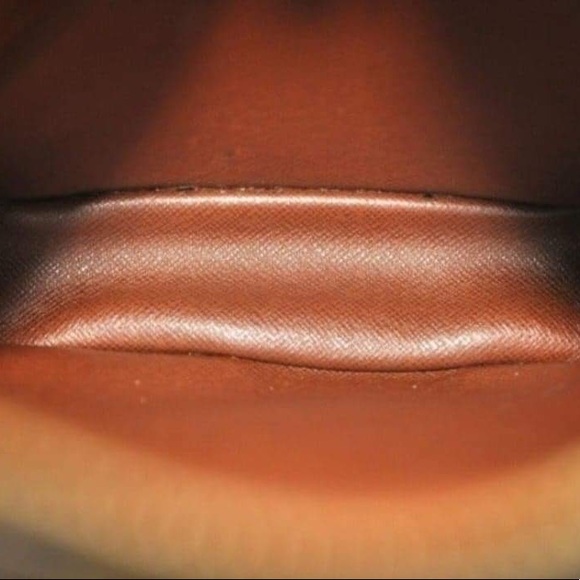 Amazon Crossbody Bag. The bag has the date code inside and designer Id of 871TH - Picture 7 of 12